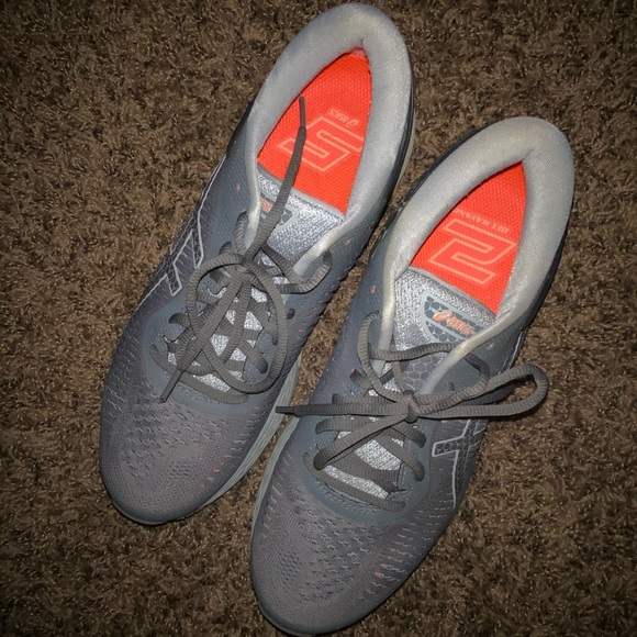 ASICS - Picture 2 of 4